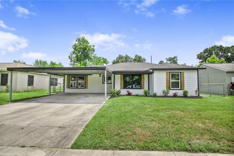 Photo of 1015 Roper Street, Houston, TX 77034 (MLS # 44585641)