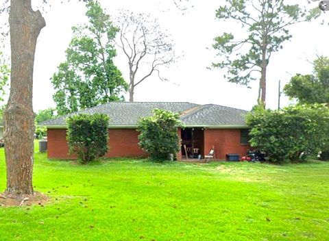 Homes For Sale - 402 Sailfish Street<br/> Jones Creek, TX 77541