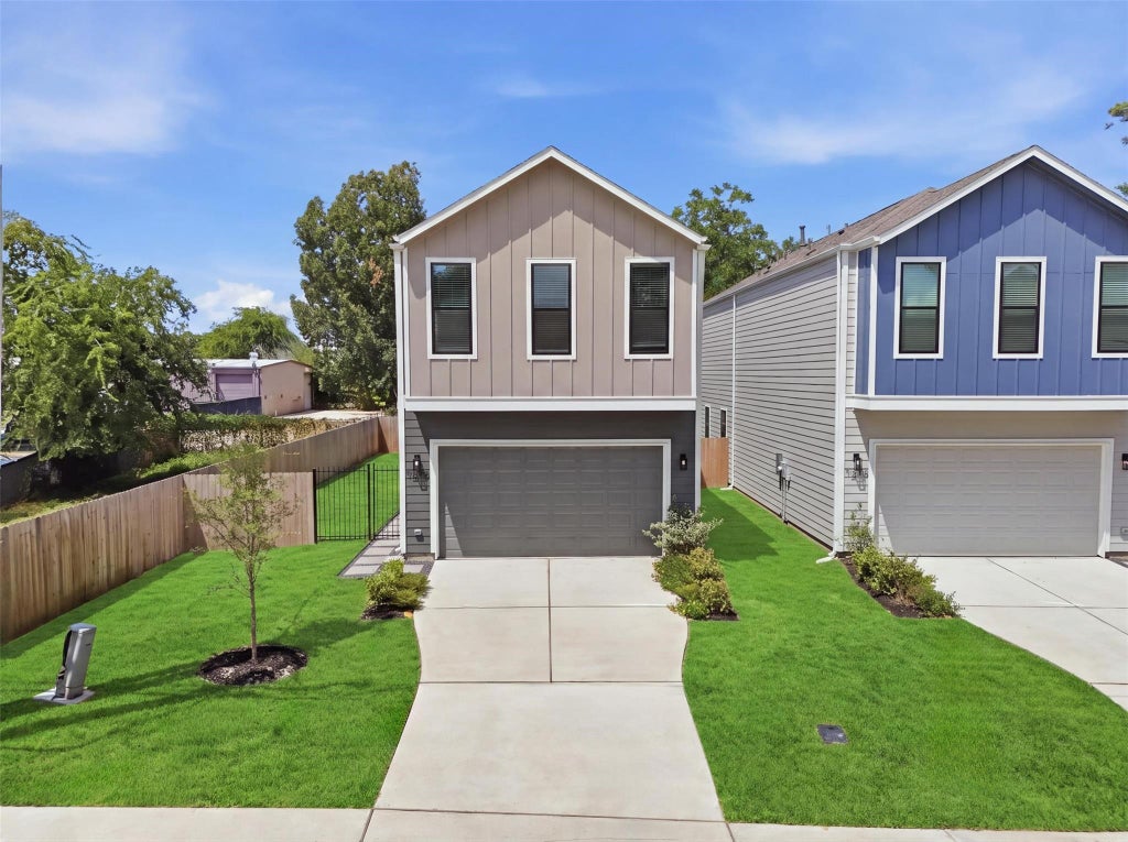 Photo of 7208 Shadyvilla Lane, Houston, TX 77055 (MLS # 63566837)