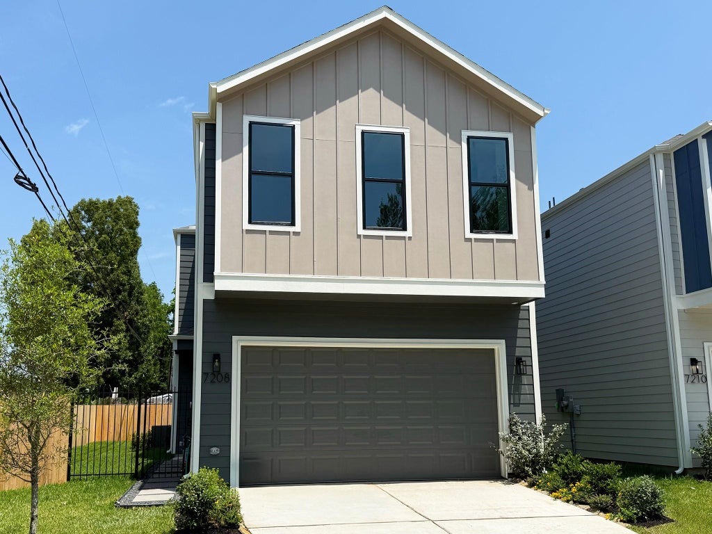Photo of 7208 Shadyvilla Lane, Houston, TX 77055 (MLS # 63566837)