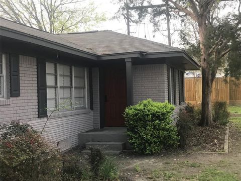 Photo of 100 W Madison Street #A, Trinity, TX 75862 (MLS # 95834916)