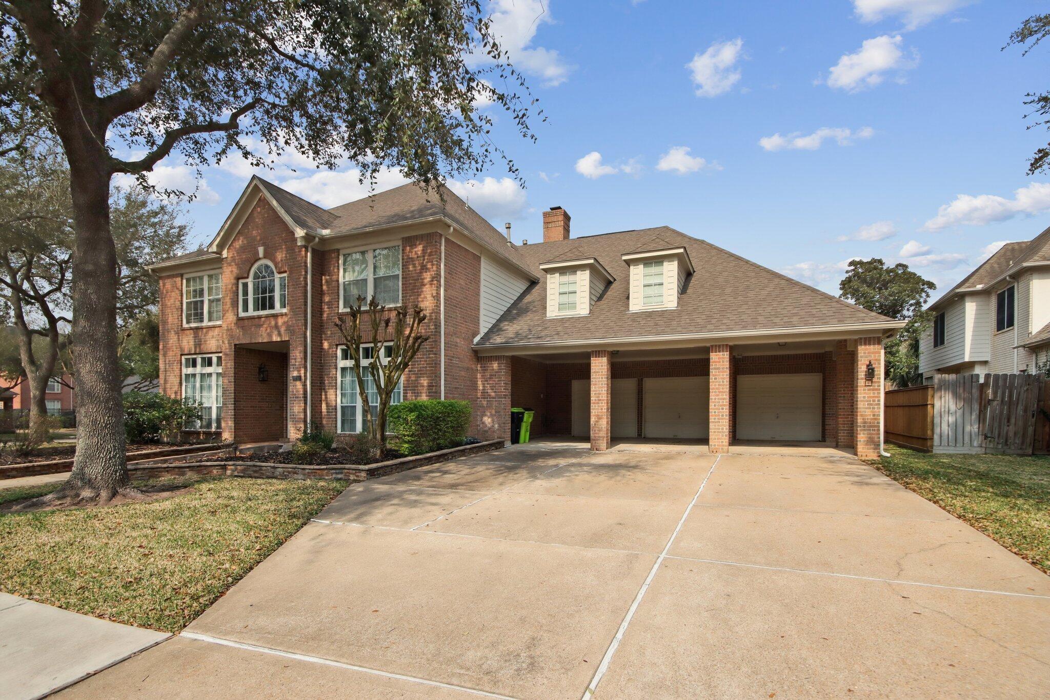 4218 Lakecrest Drive
