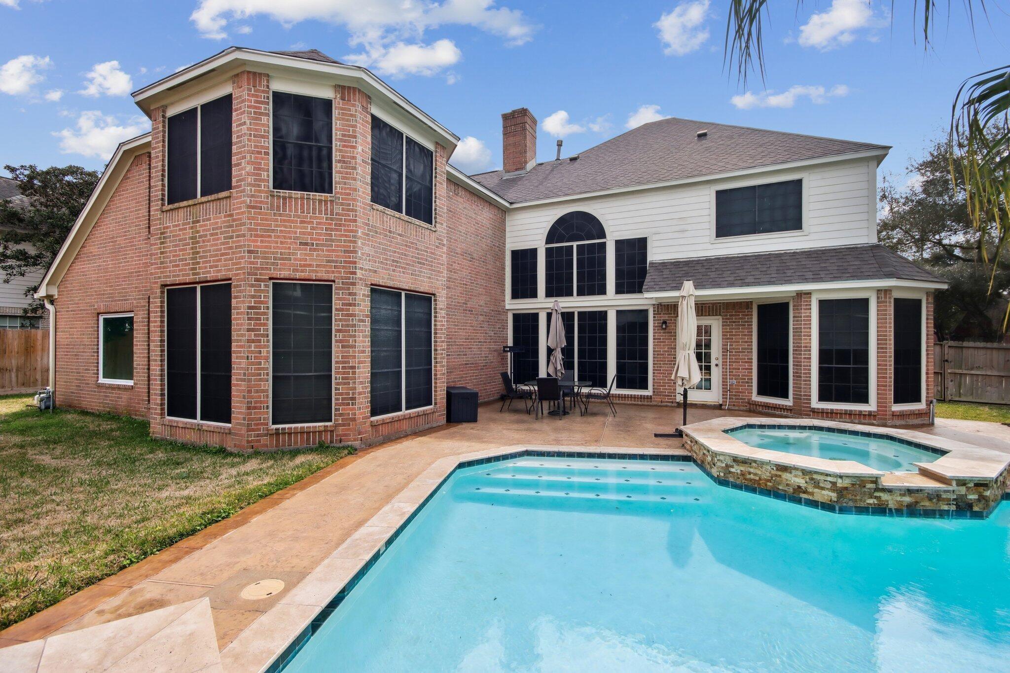 4218 Lakecrest Drive