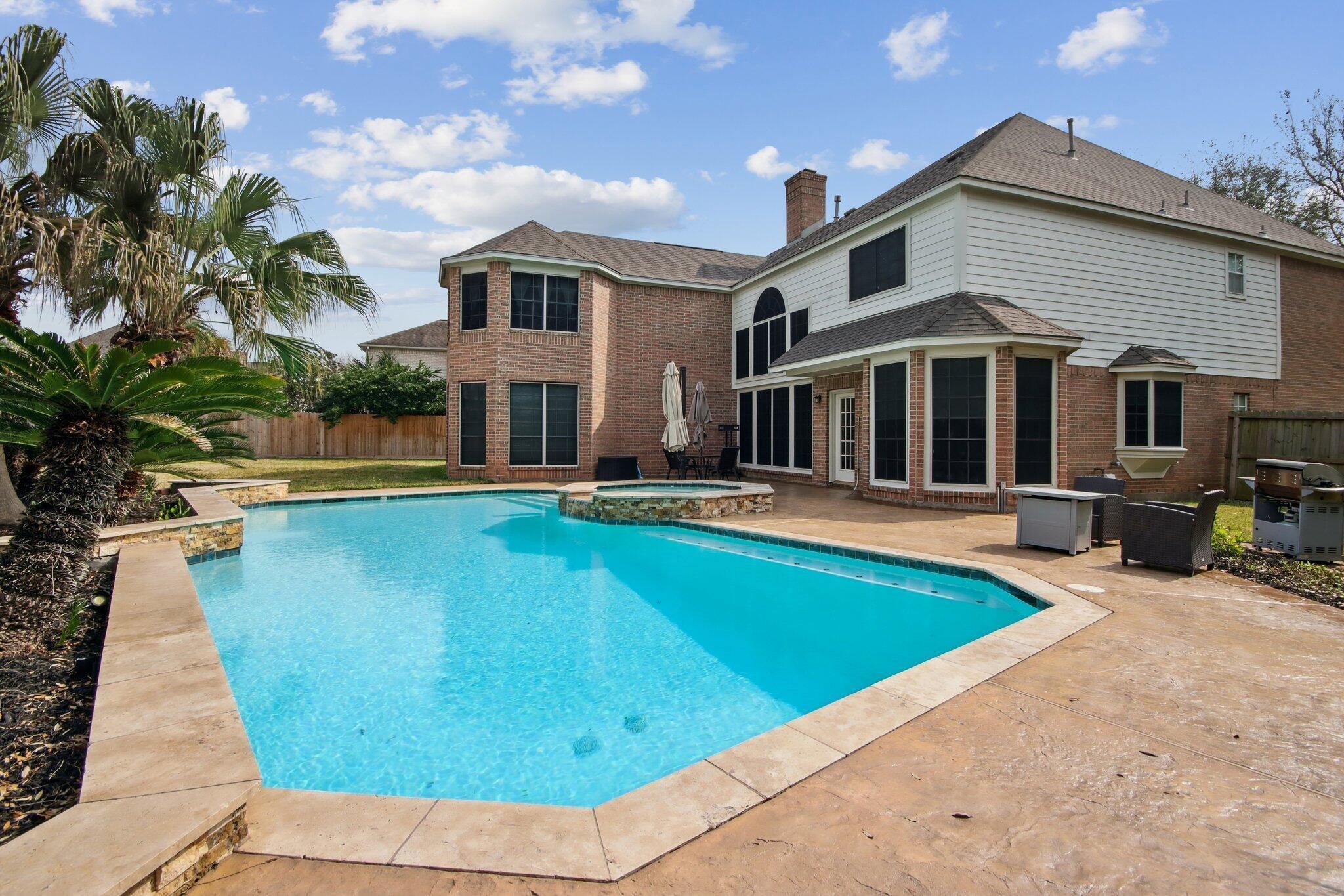 4218 Lakecrest Drive