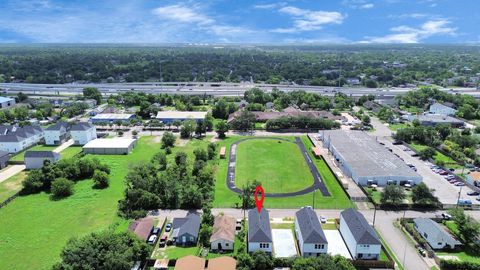 Tiny photo for 2909 Jones Street, Houston, TX 77026 (MLS # 84876403)