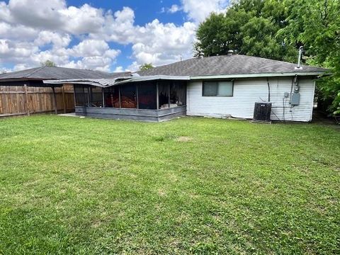 Tiny photo for 12702 Claygate Drive, Houston, TX 77047 (MLS # 25861459)