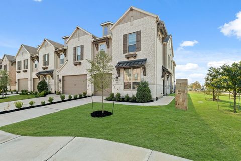 Townhouse For Sale - 6579 Scarlet Pond Lane<br/> Fulshear, TX 77441