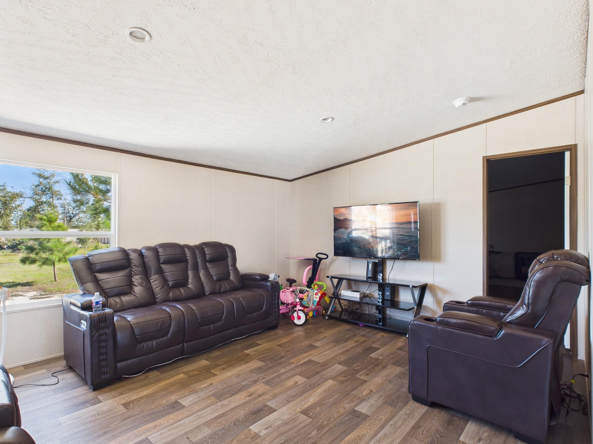 1016 Exotic Pine Street