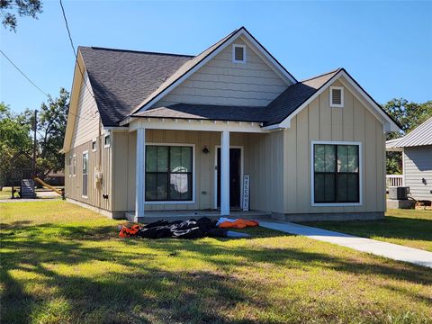 Photo of 610 E West Street, El Campo, TX 77437 (MLS # 79287845)