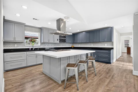 Photo of 10335 Emnora Lane, Houston, TX 77043 (MLS # 10569669)