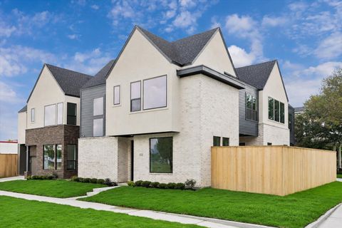 Photo of 122 E 4th Street, Houston, TX 77007 (MLS # 51069776)