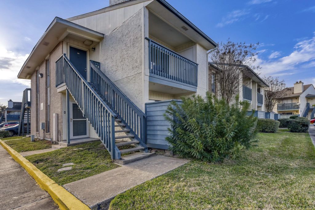 Photo of 250 El Dorado Boulevard #272, Houston, TX 77598 (MLS # 87616752)