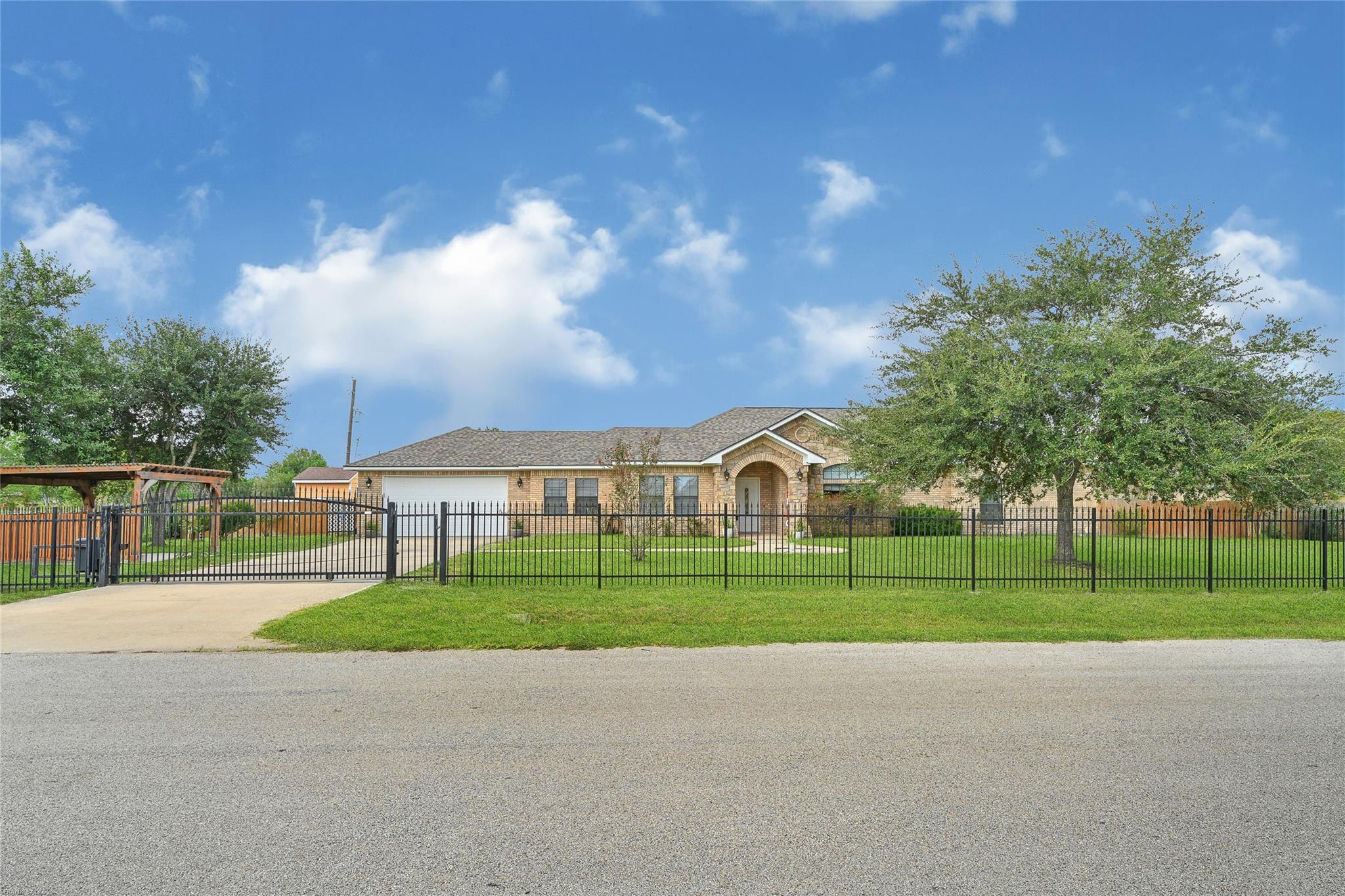 319 Pinedale Avenue