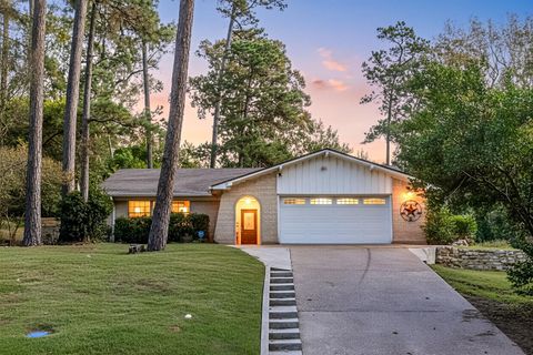 Photo of 113 Hillendale Drive, Livingston, TX 77351 (MLS # 54278672)