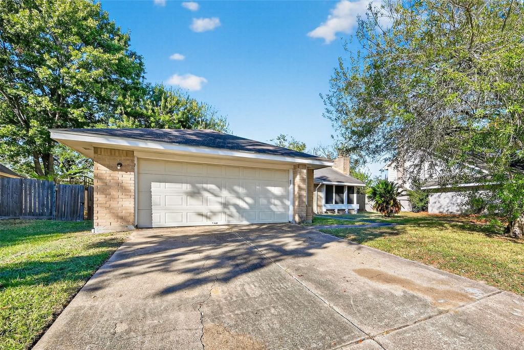 Photo of 15410 Lindita Drive, Houston, TX 77083 (MLS # 24788527)