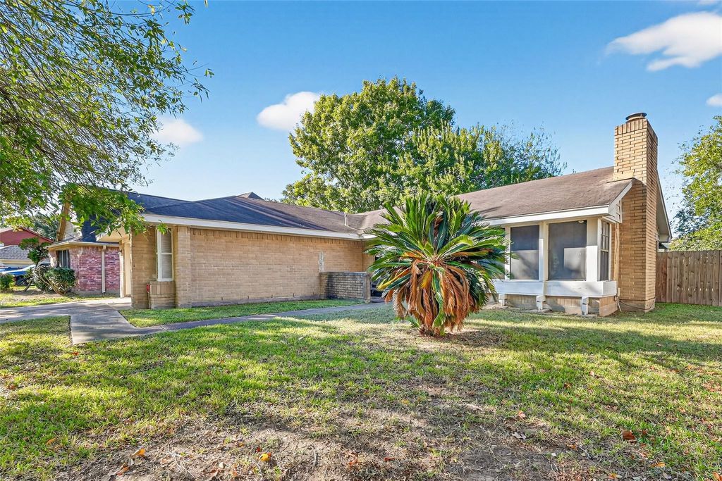 Photo of 15410 Lindita Drive, Houston, TX 77083 (MLS # 24788527)