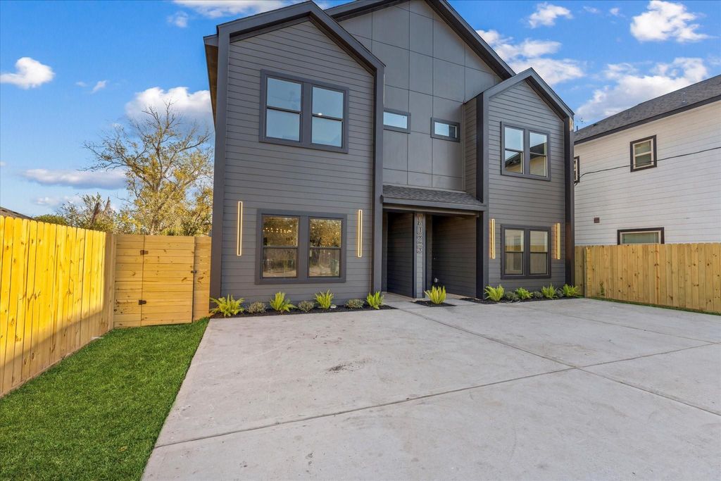 Photo of 1025 Calvin Avenue, Houston, TX 77088 (MLS # 43395936)