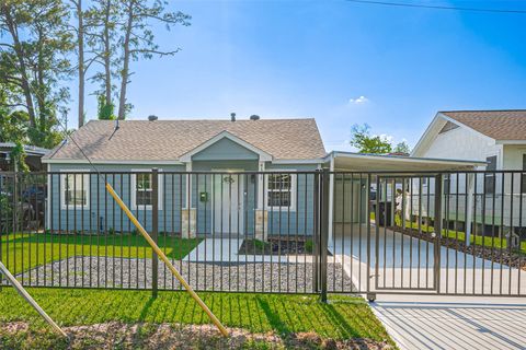 Photo of 4111 Beggs Street, Houston, TX 77009 (MLS # 34891049)