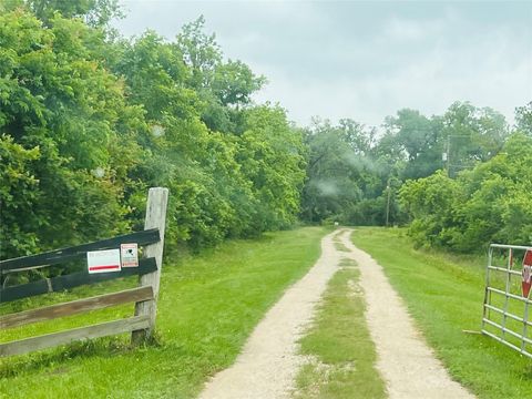 Photo of 4494 County Road 611, Angleton, TX 77515 (MLS # 2586031)