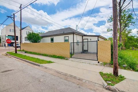 Tiny photo for 1219 Gregg Street, Houston, TX 77020 (MLS # 96858588)