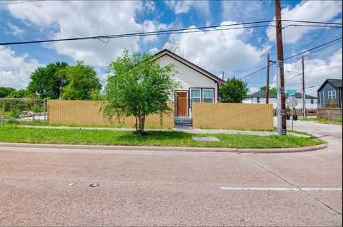 Photo of 1219 Gregg Street, Houston, TX 77020 (MLS # 96858588)
