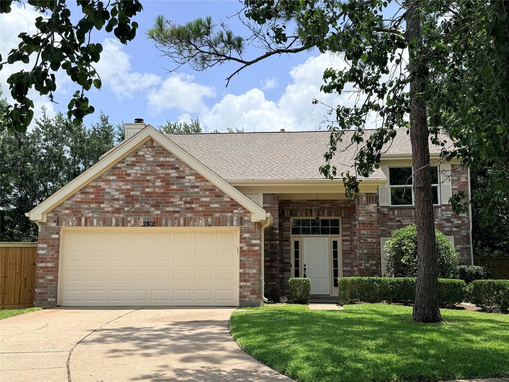 Photo of 2802 Sunshine Circle, Sugar Land, TX 77479 (MLS # 23312255)