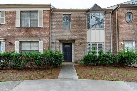 Townhouse For Sale - 17108 Beaver Springs Drive #8<br/> Houston, TX 77090