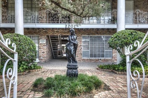 Condo For Sale - 2201 Fountain View Drive #14J<br/> Houston, TX 77057
