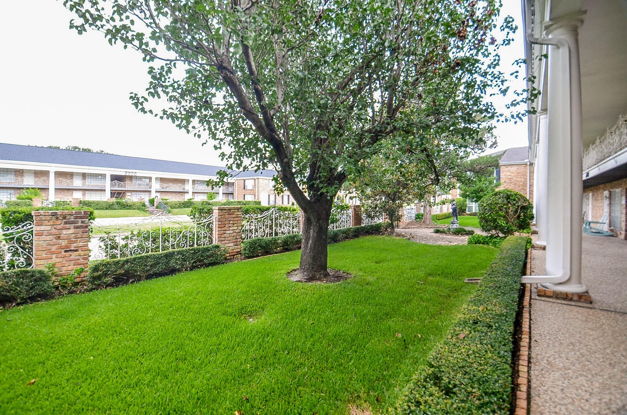 2201 Fountain View Drive W 14J