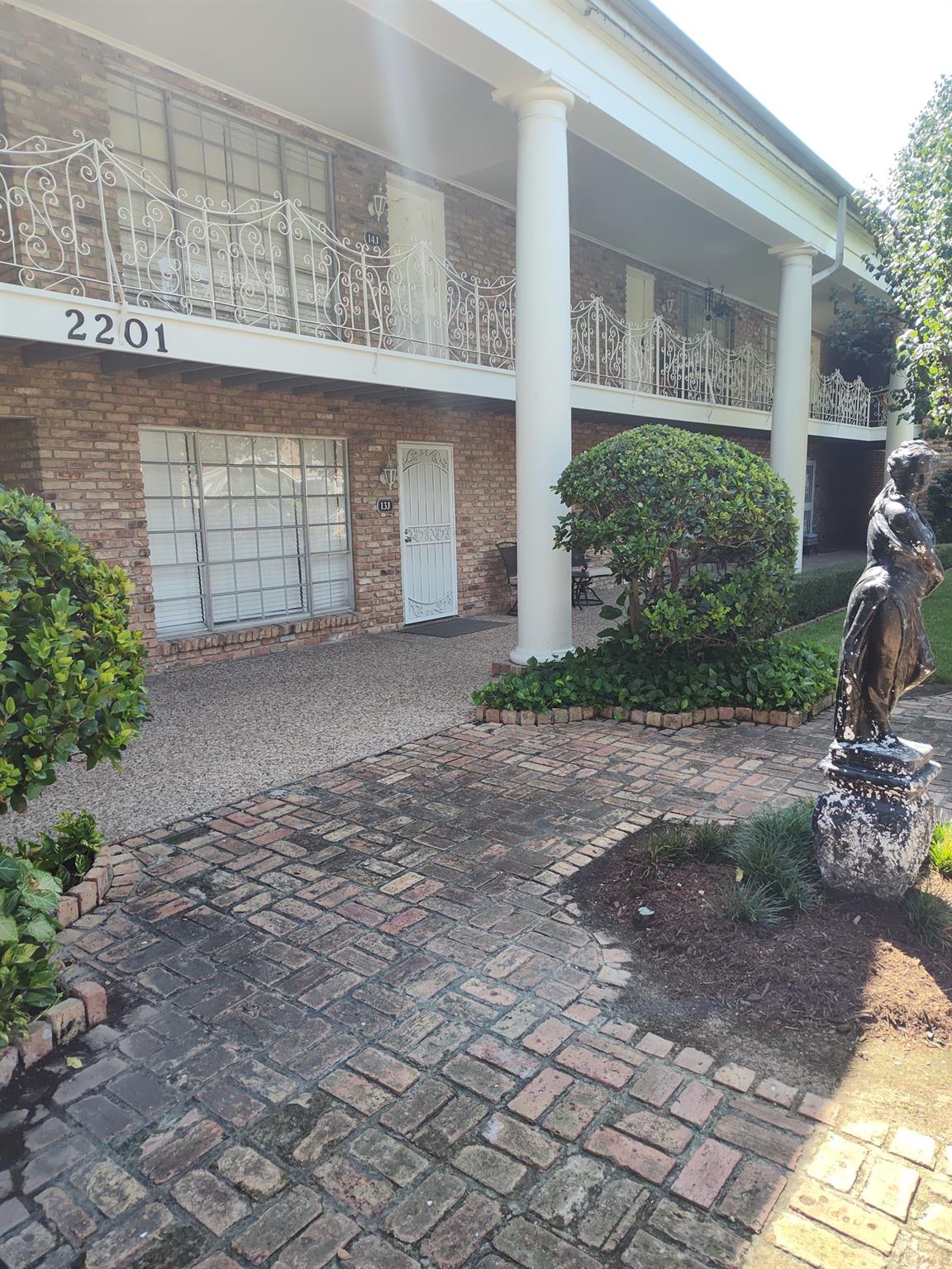 2201 Fountain View Drive W 14J