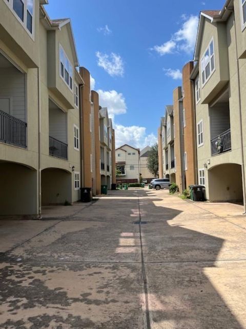 Photo of 5732 Kansas Street #B, Houston, TX 77007 (MLS # 30136976) Photo of 5732 Kansas Street #B, Houston, TX 77007 (MLS # 30136976)