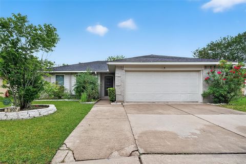 Photo of 13907 Old Village Lane, Sugar Land, TX 77498 (MLS # 76242028)