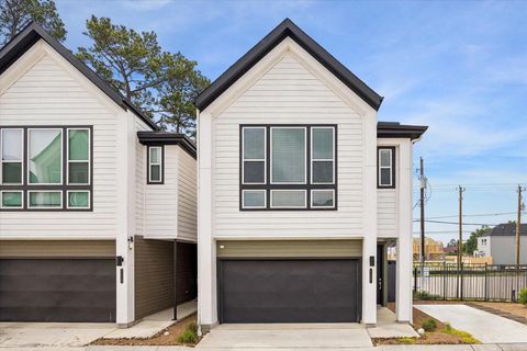 Photo of 1117 Highland Square Lane, Houston, TX 77091 (MLS # 81962486)