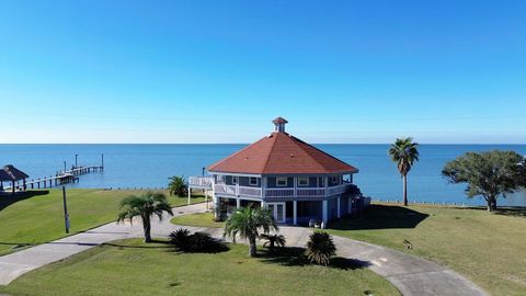 Homes For Sale - 128 White Heron Drive<br/> Anahuac, TX 77514