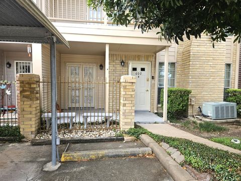 Photo of 3100 Jeanetta Street #602, Houston, TX 77063 (MLS # 21506577)