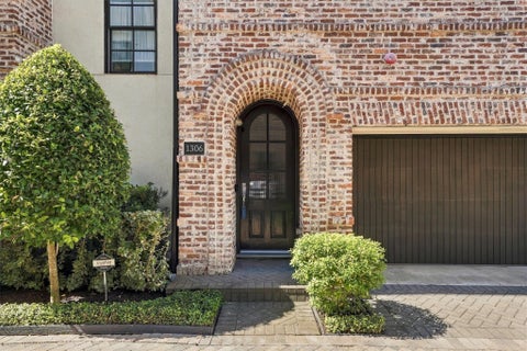 Photo of 1306 Castle Court, Houston, TX 77006 (MLS # 19682671)