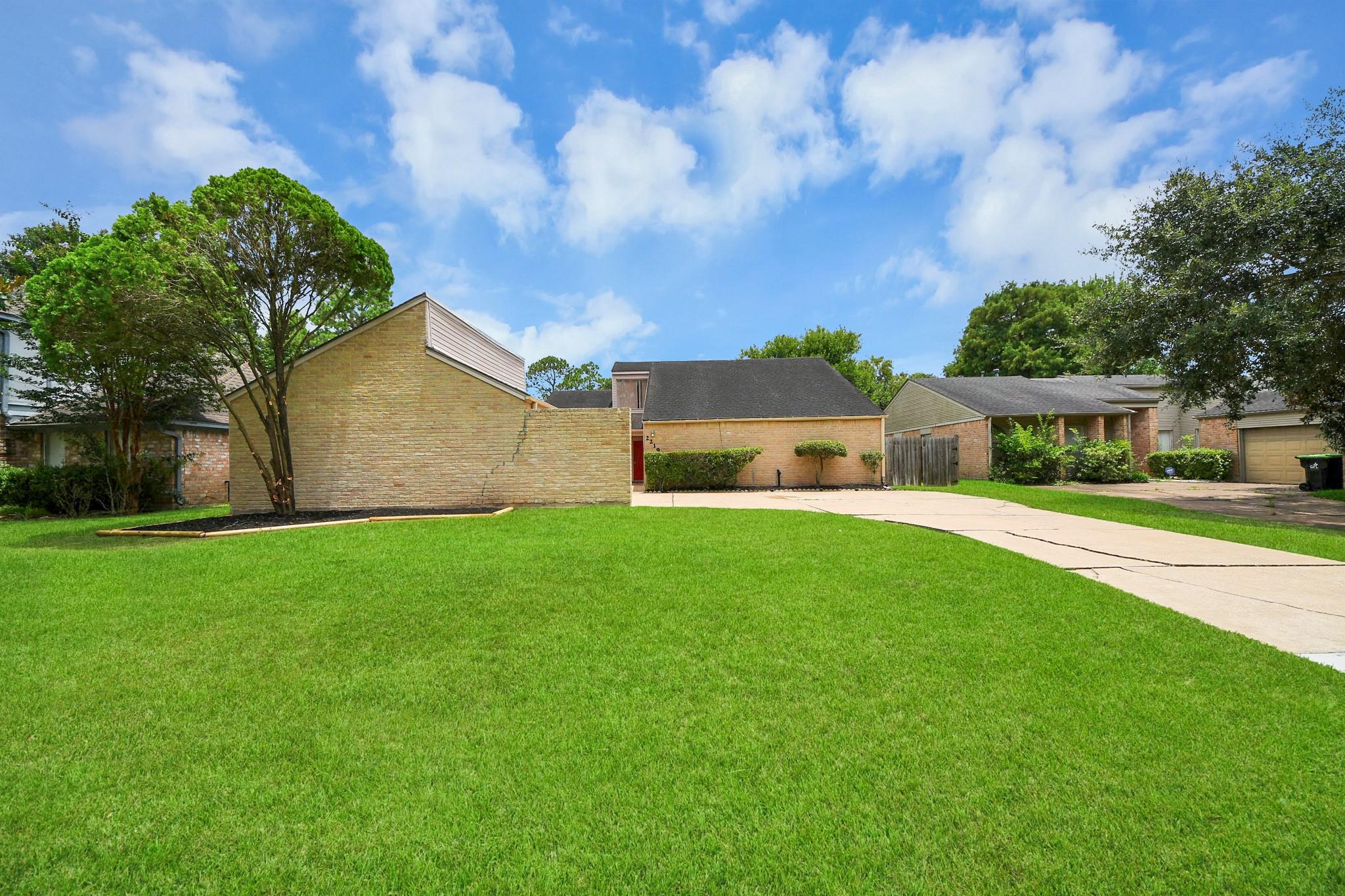 2219 Valley Manor Drive