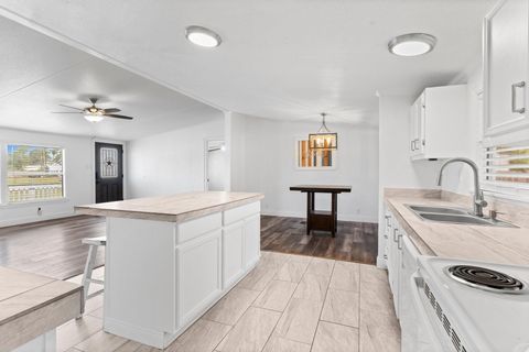 Photo of 10 Cogans Grove, Huntsville, TX 77320 (MLS # 52572477)