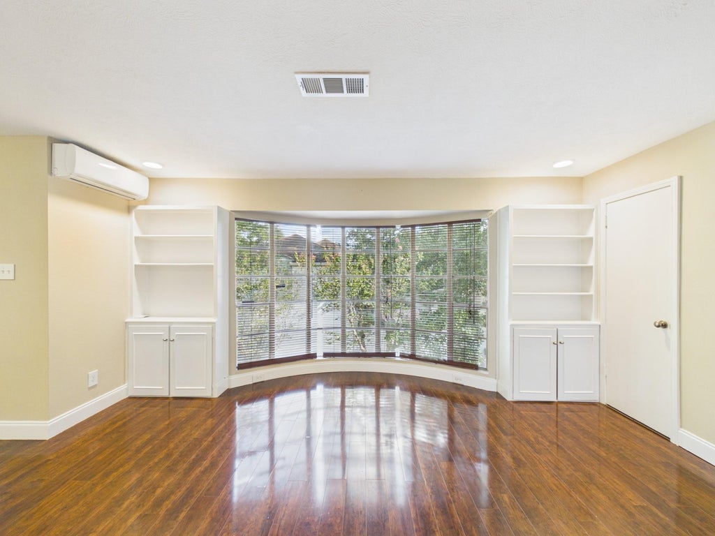 Photo of 2595 Marilee Lane #1, Houston, TX 77057 (MLS # 35932837)