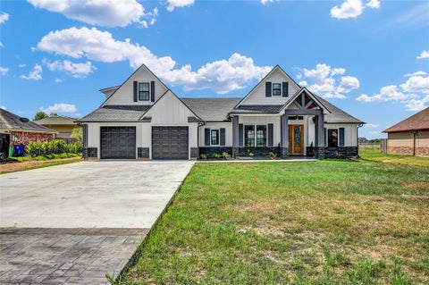 Photo of 755 Sunset Trail, Angleton, TX 77515 (MLS # 28680425)