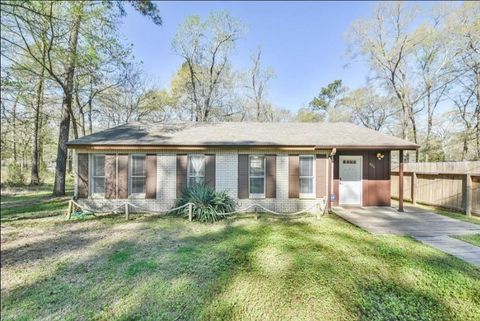 Photo of 606 Pine Bough Ln, Montgomery, TX 77316 (MLS # 78383240)