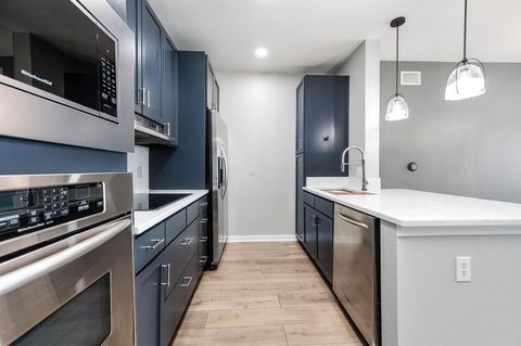 Photo of 505 Jackson Hill Street #308, Houston, TX 77007 (MLS # 45131991)