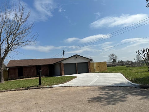 Photo of 15935 Kenbrook Drive, Houston, TX 77489 (MLS # 19703050)