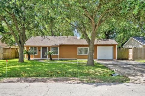 Photo of 6625 Sivley Street, Houston, TX 77055 (MLS # 75346384)