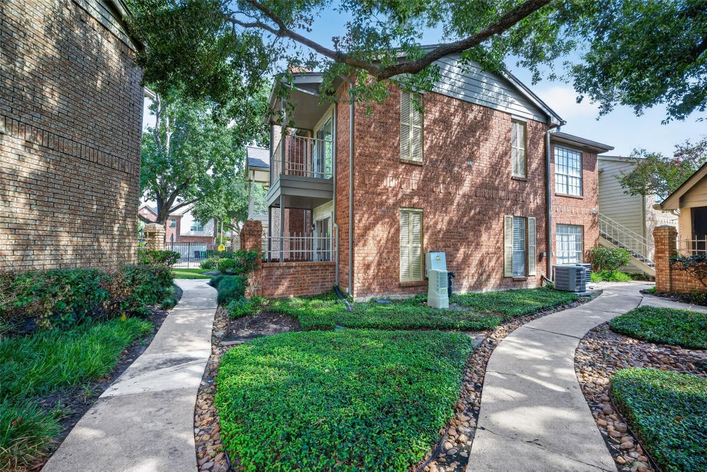 Photo of 1515 Sandy Springs Road #3416, Houston, TX 77042 (MLS # 83841063)