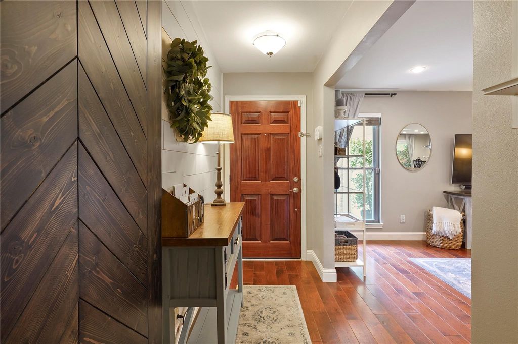 Photo of 10710 Overbrook Lane, Houston, TX 77042 (MLS # 41537703)