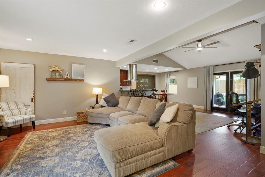 Photo of 10710 Overbrook Lane, Houston, TX 77042 (MLS # 41537703)