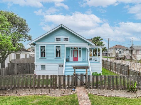 Photo of 3002 Avenue Q 1/2, Galveston, TX 77550 (MLS # 27198882)