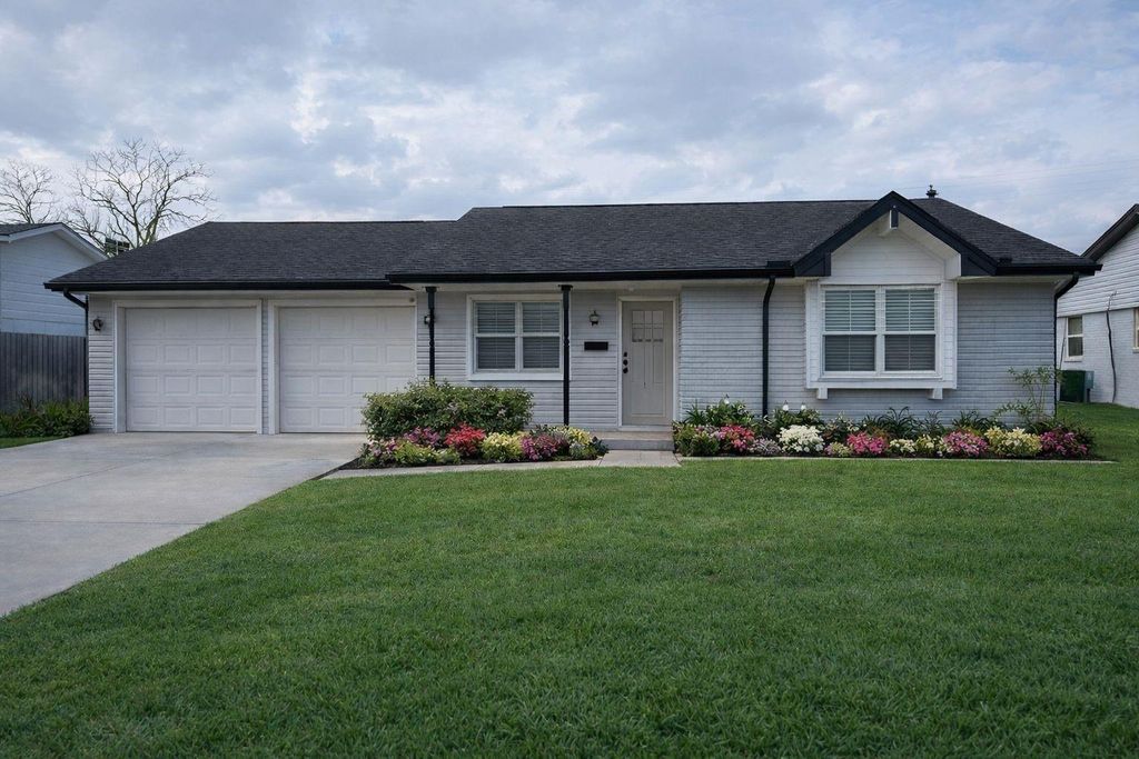 Photo of 3822 Ebbtide Drive, Houston, TX 77045 (MLS # 18962144)