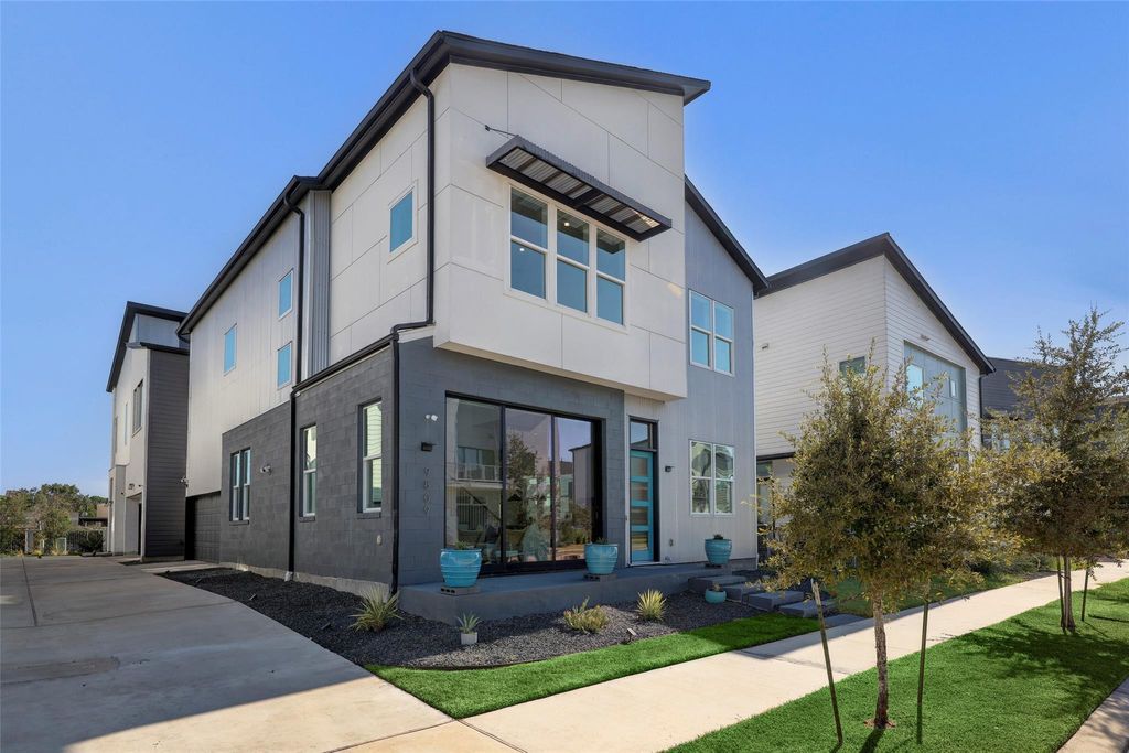 Photo of 9809 Mockingbird Hill Lane, Houston, TX 77080 (MLS # 10692528)